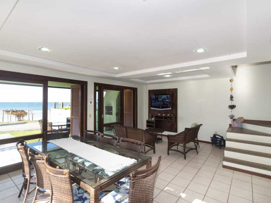 Alquiler de Casa 4 habitaciones con 1 suite frente al Mar en Bombas