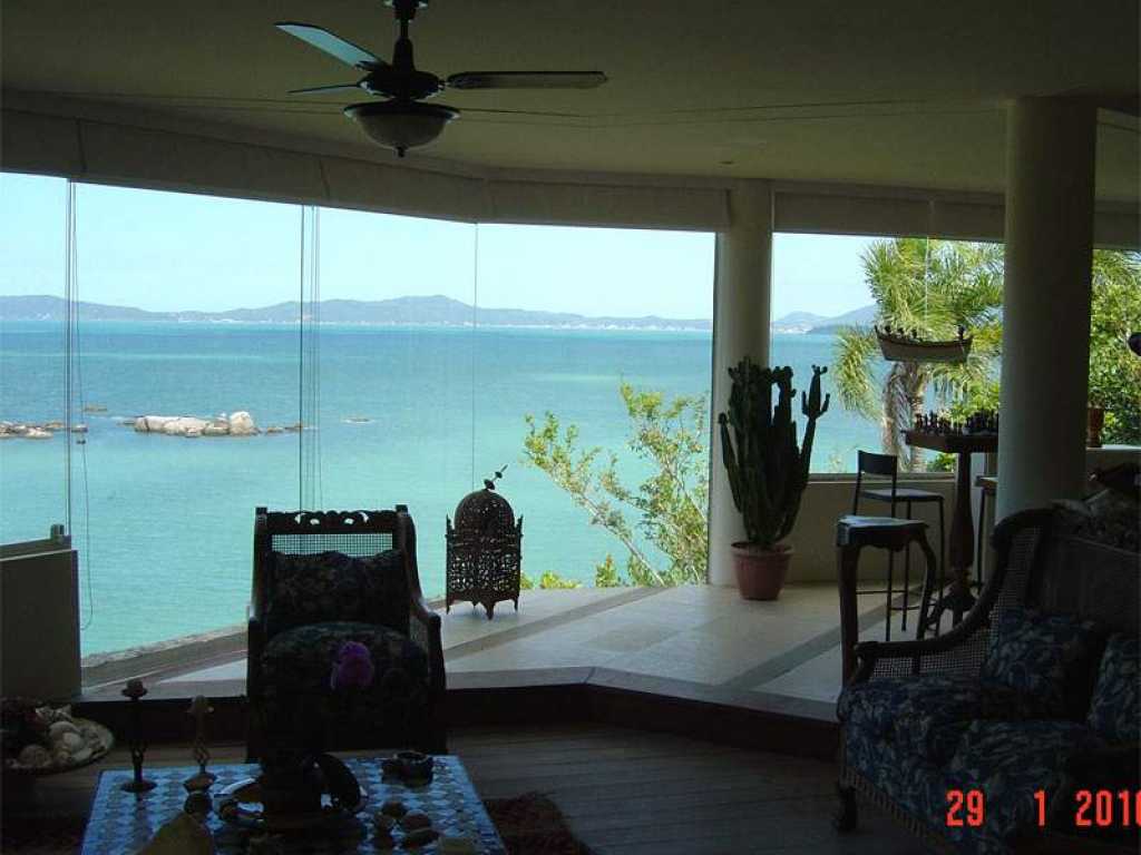 Casa en primera linea de playa en Condominio Marítimo en la Costa Esmeralda. ¡Vista espectacular!