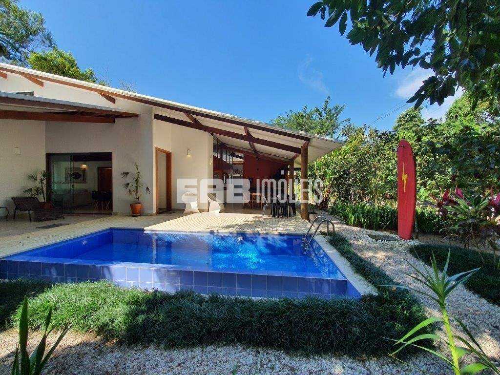 Casa moderna, com piscina, para temporada na Praia de Itamambuca - Ed10