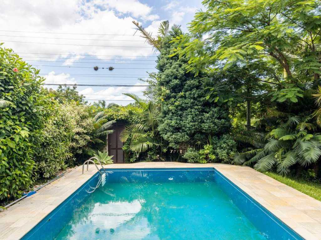 Casa linda e ampla para 20 pessoas, com piscina, em condomínio..