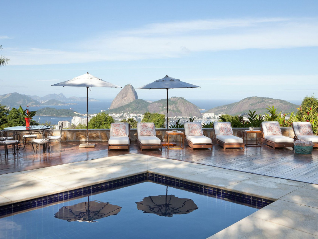 Rio019 - Amazing Mansion overlooking the city with pool