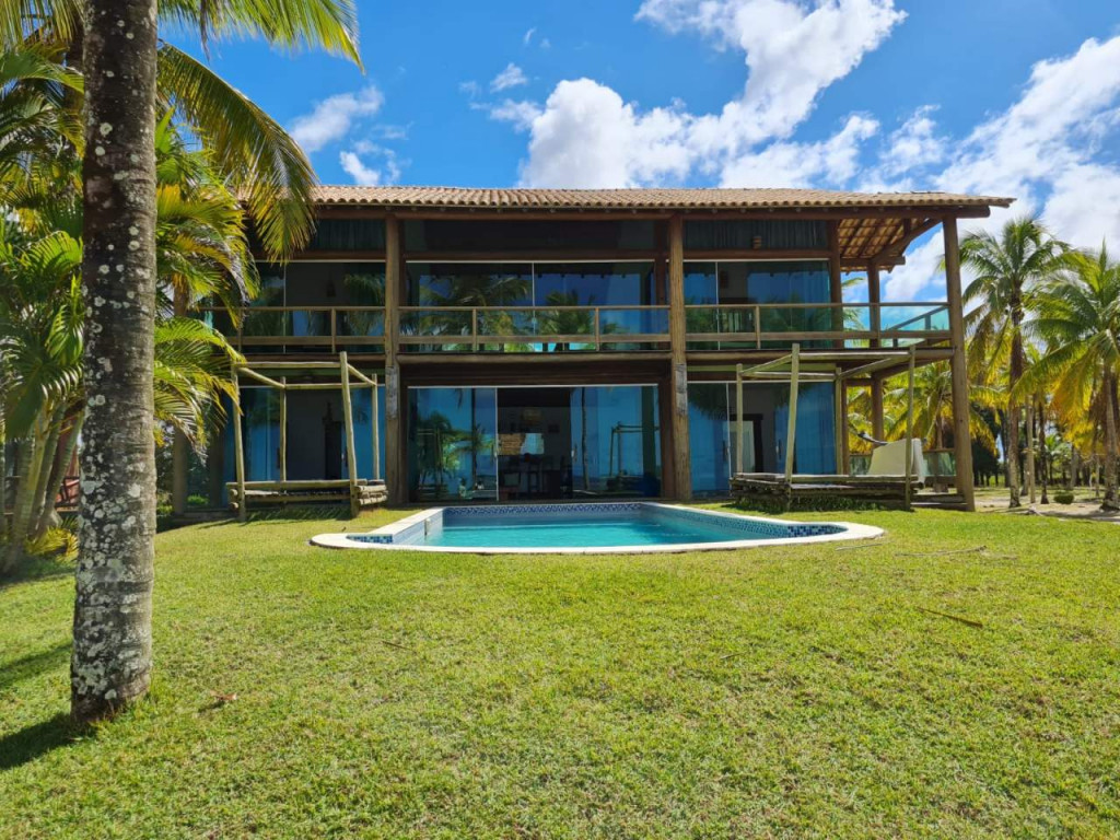 Casa exclusiva de alto padrão, frontal ao mar, na paradisíaca Baía de Camamu, em frente a Barra Grande, Maraú situada na llha do Contrato
