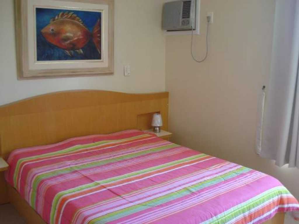 Apartamento com 1 dormitório com ar condicionado.