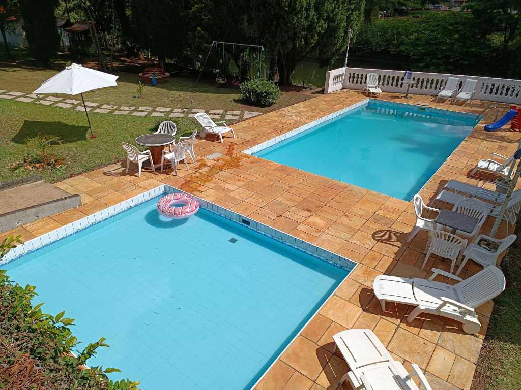 Chácara alto padrão com piscina e quadra de Tênis/futsal - Sit0041
