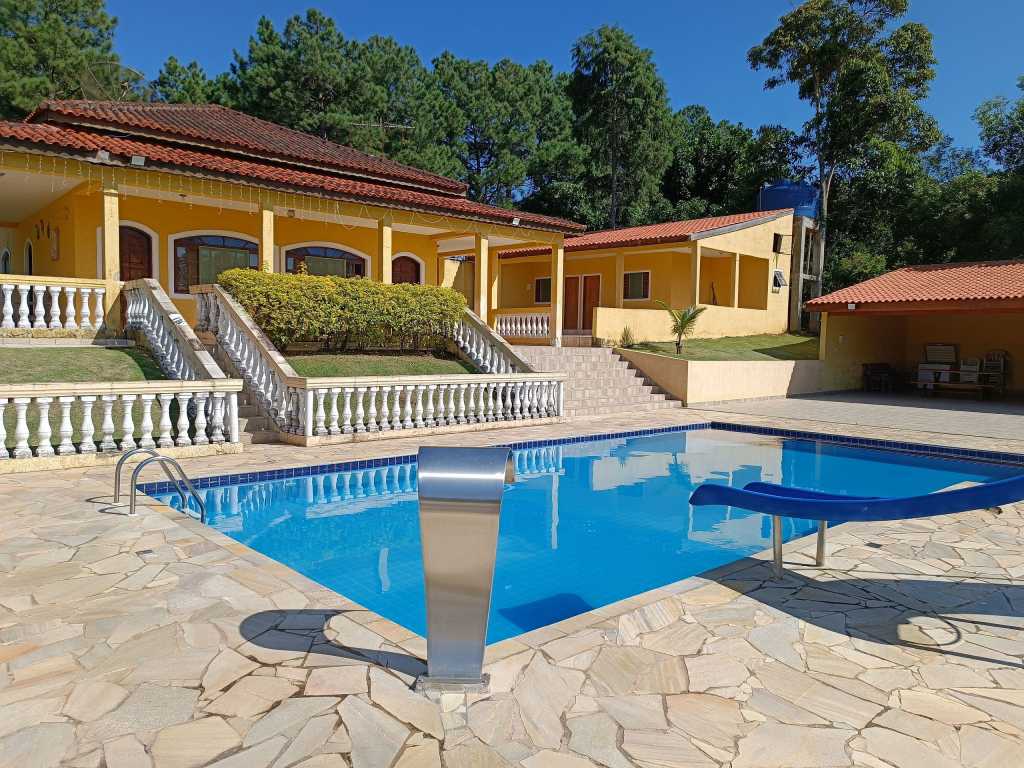 Chácara em condomínio com linda piscina e pergolado - Sit0043