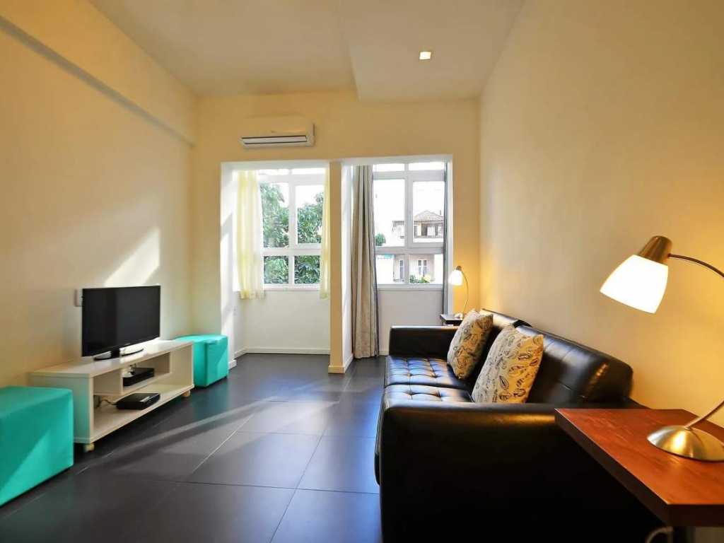 Moderno e silencioso apartamento de 2 quartos para até 6 pessoas no posto 5 de Copacabana.