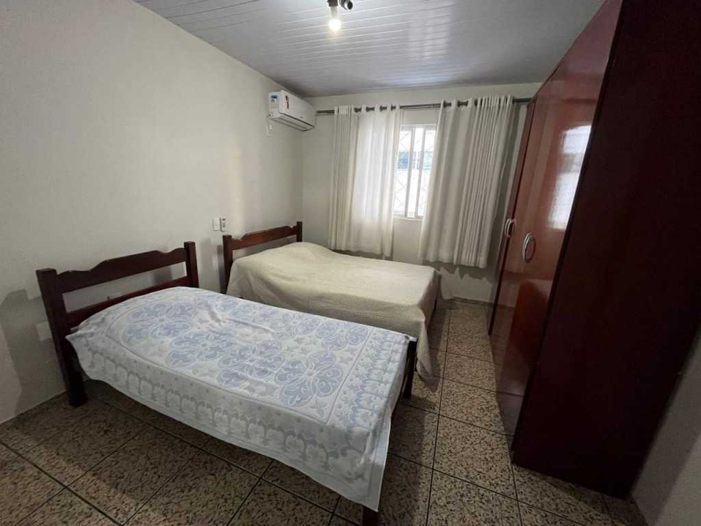 HOUSE 3 BEDROOMS (1 SUITE) - FOR 10 PEOPLE cod.48 - BALNEÁRIO CAMBORIÚ - CENTER