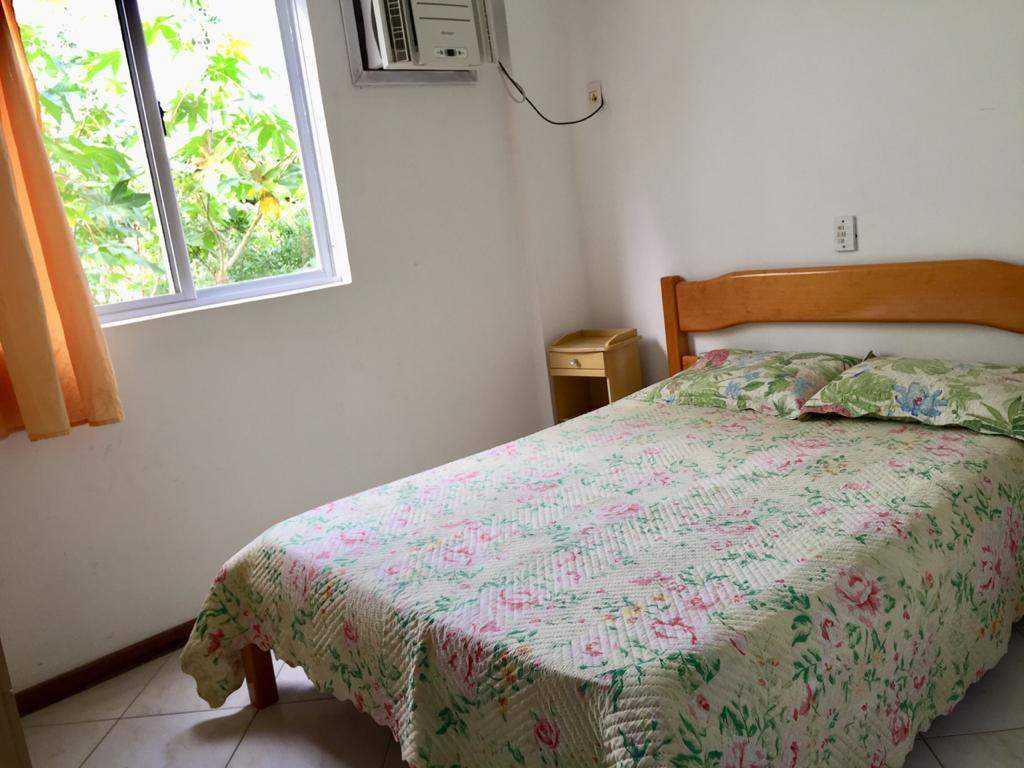 Apartamento com 2 dormitórios a poucos metros da praia de Bombas