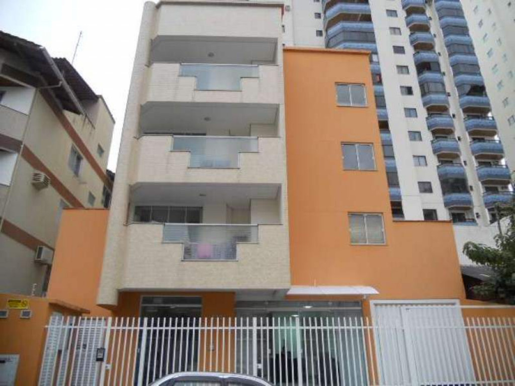 Apartamento com 3 dormitórios,  sacada com churrasqueira no Centro de Balneário Camboriú.