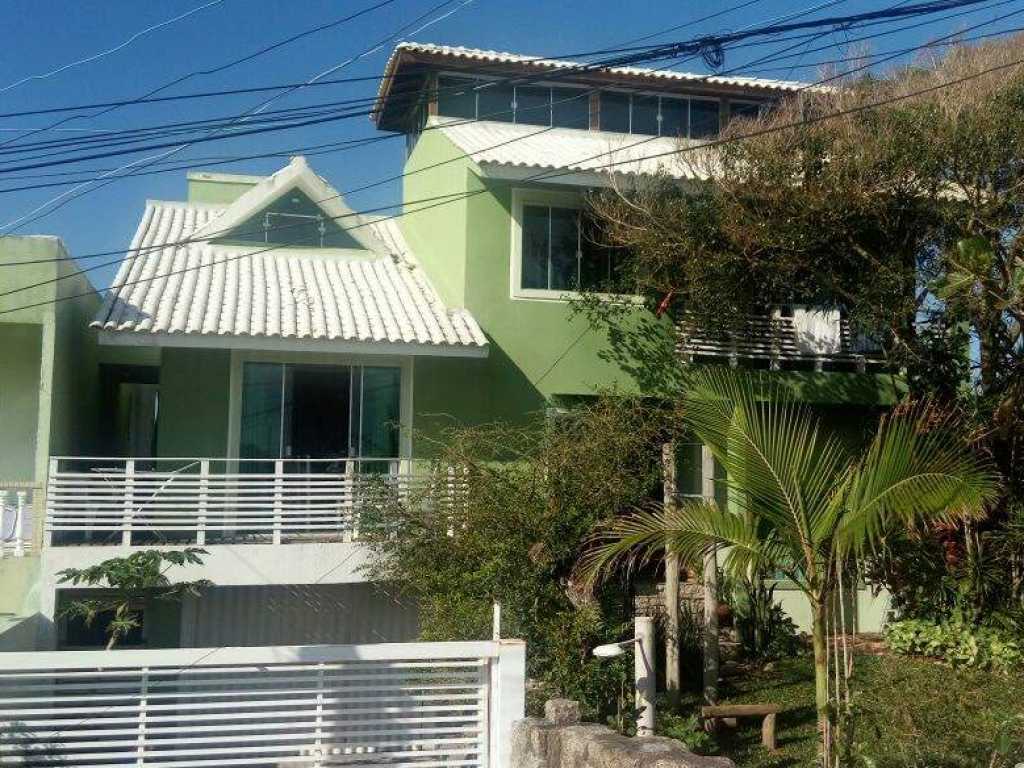 Linda casa a 50 metros da Praia do Campeche