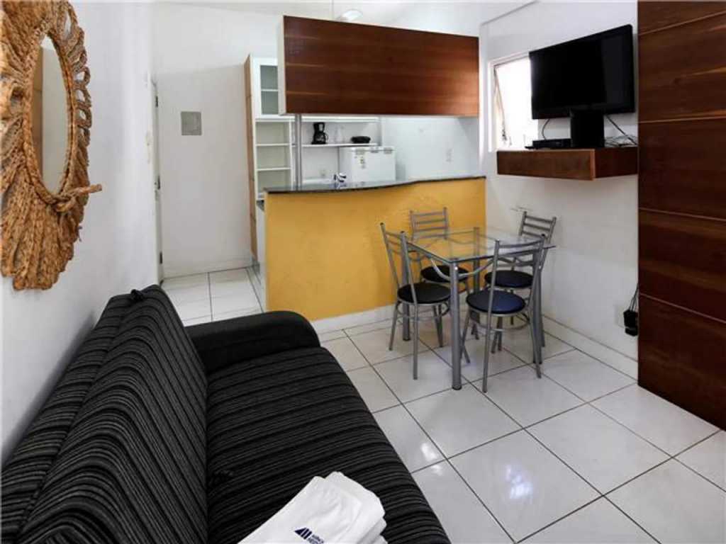 Sala e quarto simples e silencioso para 4 pessoas em Copacabana!