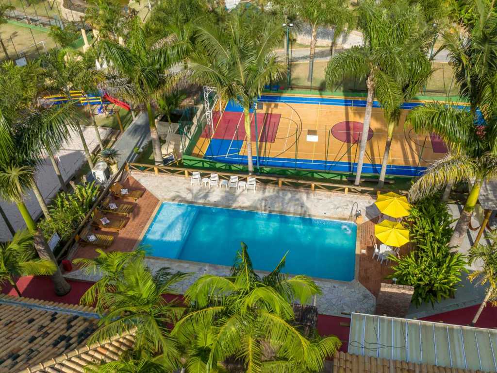 Resort privativo com 3 piscinas aquecidas.
