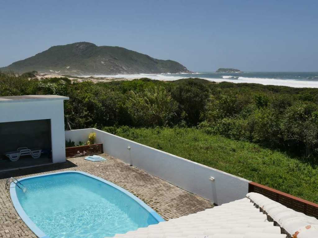 Exelente casa Praia Santinho - 5 dormitórios e com vista para o mar.