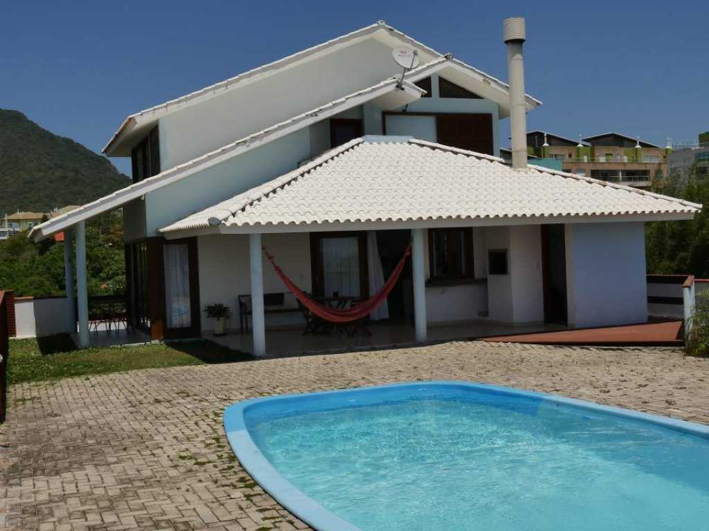 Exelente casa Praia Santinho - 5 dormitórios e com vista para o mar.