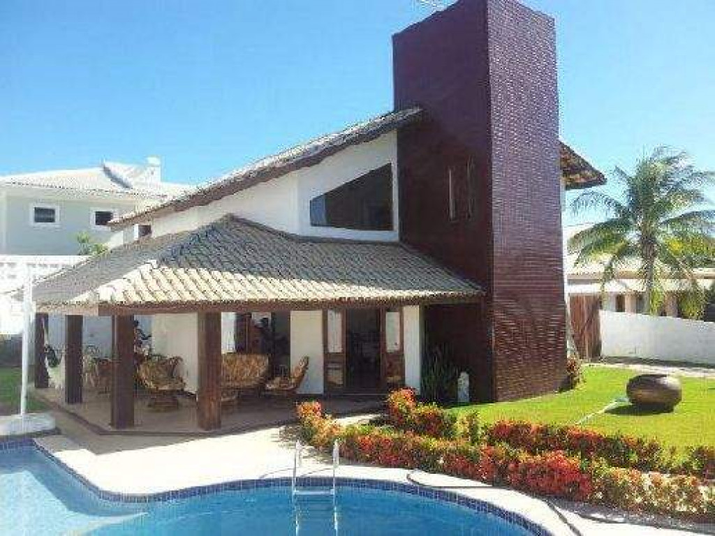 Guarajuba - Casa 4/4 suites com piscina e churrasqueira a 270 metros do mar