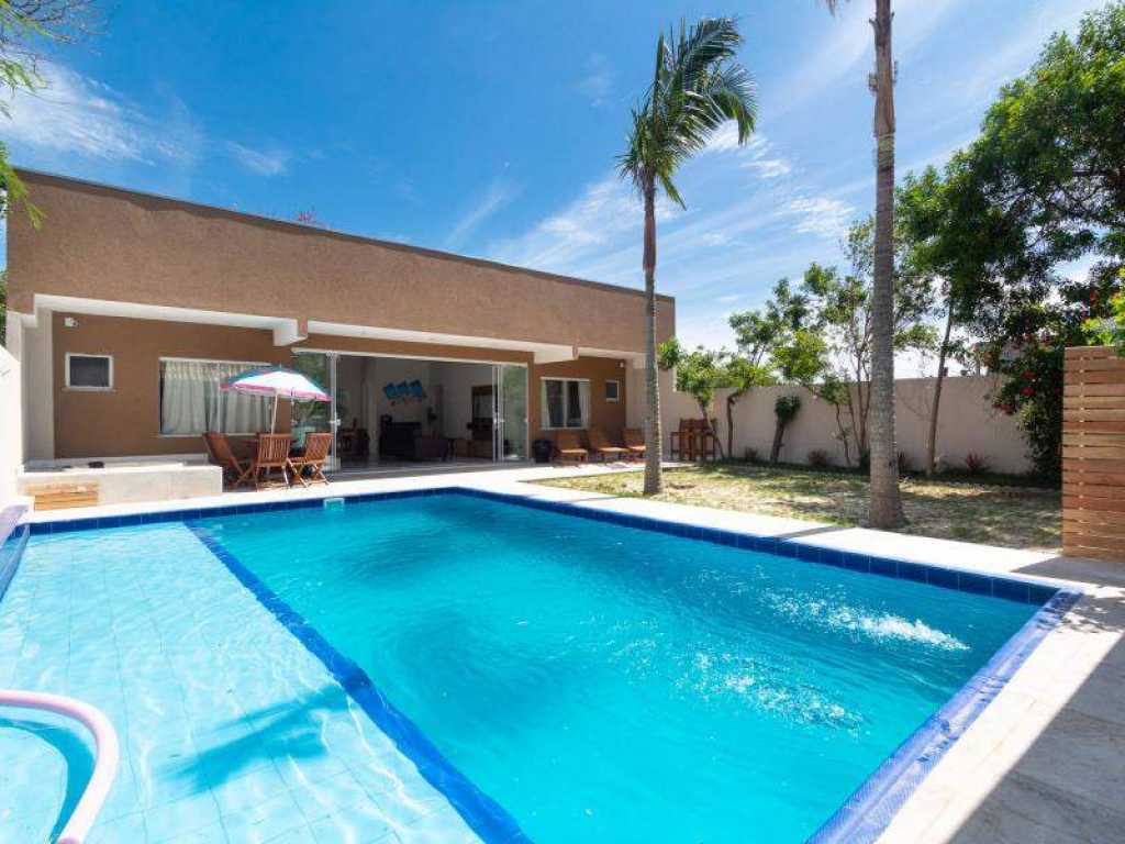 HIGH STANDARD HOUSE WITH SWIMMING POOL AT 150 MTS FROM MARISCAL BEACH
