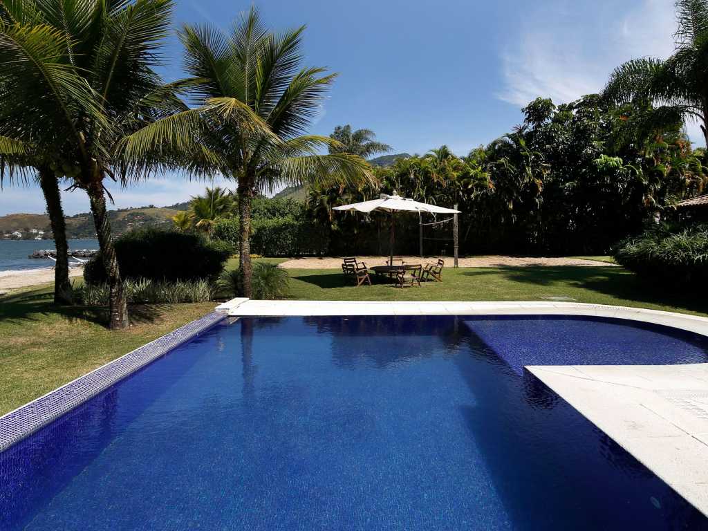 Ang027 - Luxurious villa by the sea in Angra dos Reis