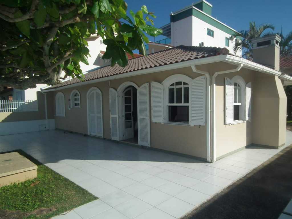 1st HOUSE - SEAFRONT C / AR COND. - NORTH