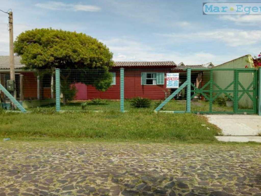 Casa para Temporada, Cidreira / RS, bairro Nazaré, 2 dormitórios, 1 banheiro, 1 vaga de garagem