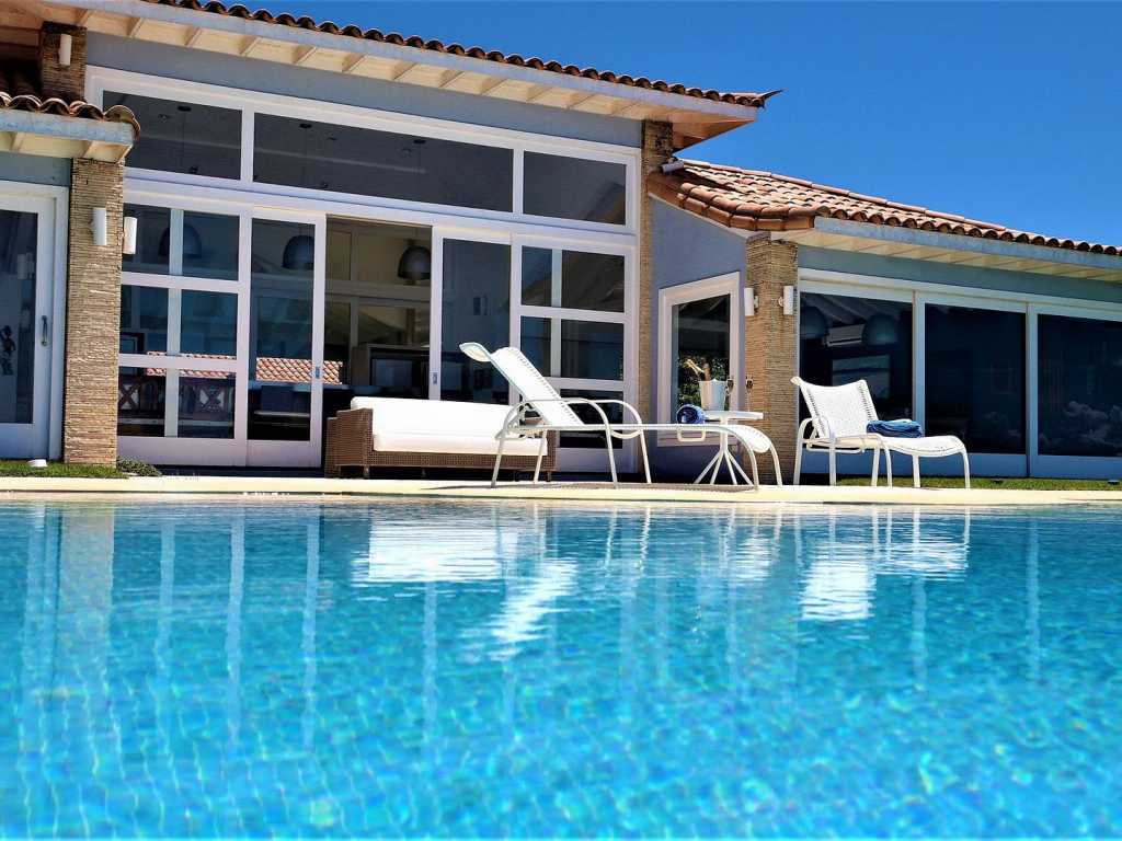 Buz043 - Lujosa villa de 9 cuartos con piscina frente al mar