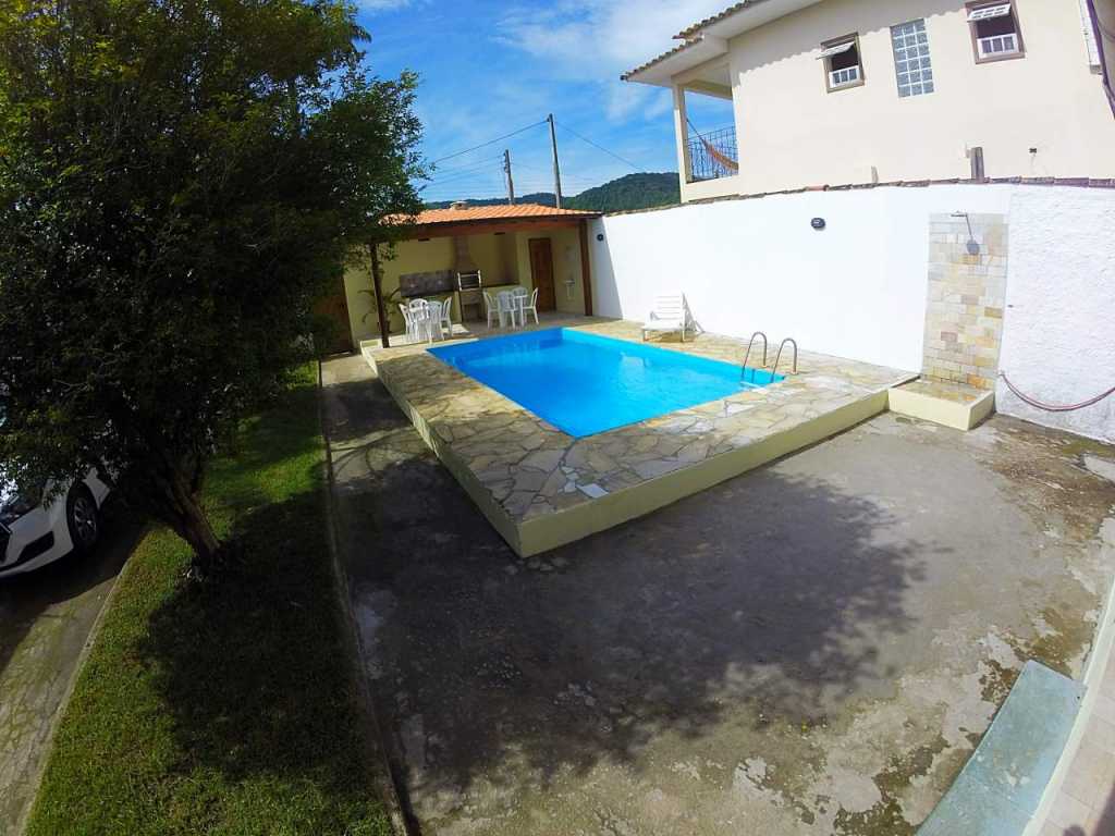 Casa com piscina para até 10 pessoas