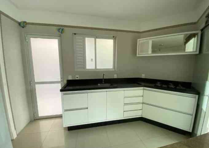 Lindo apto a 150 metros praia , amplo com piscina privativa .