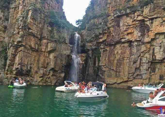 Passeio de Lancha em Capitólio nos Canyons, Lagoa Azul, Vale dos Tucanos, Porto Escarpas