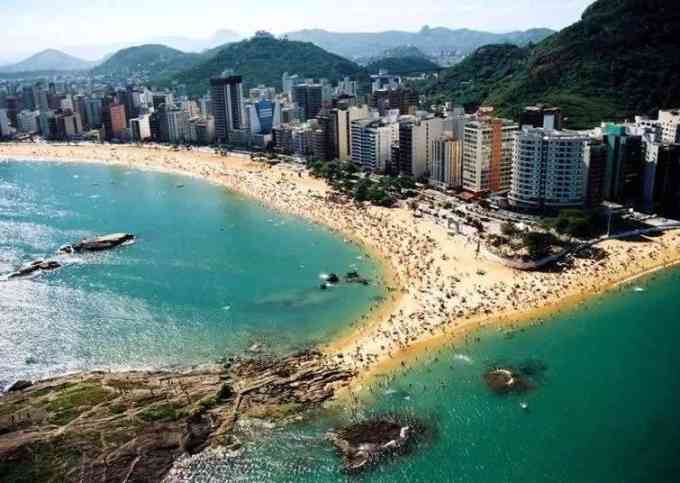 Apartamento com varanda de frente para o mar da Praia da Costa