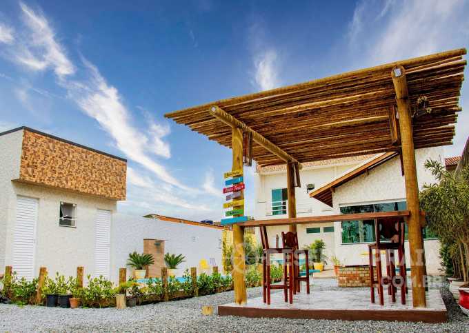 Casa PREMIUM com PISCINA e CHURRASQUEIRA na Praia de Peruíbe por ReservaPraia