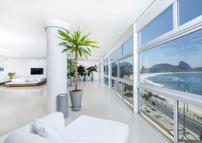 Rio035 - Belíssimo e espaçoso apartamento frente mar em copacabana