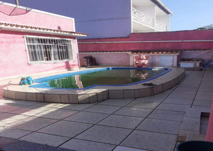 Aluga casa com piscina muriqui no centro