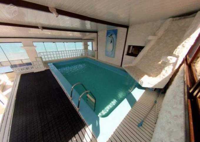 Cobertura com piscina com 5 quartos com ar - Frente para praia - Meia Praia