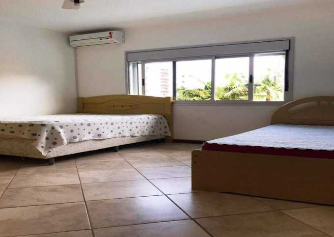 ALUGA-SE casa com 05 dormitórios, Praia de Palmas