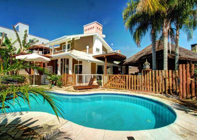 Casa BoaVida, alto padrão, Piscina, espaço Gourmet, 100m da praia