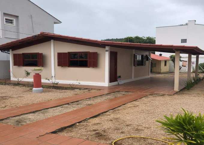 Aluga-se Casa com dois dormitórios na Vila de Palmas