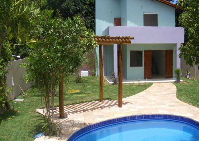 Casa em condomínio e segurança com piscina em Camaçari - Bahia