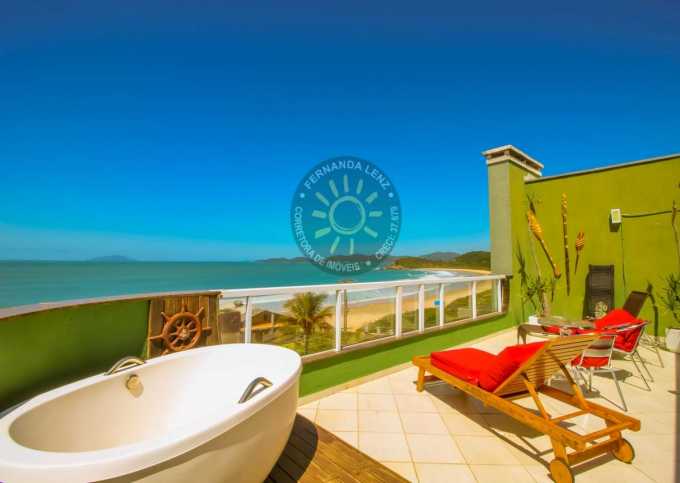 Apartamento com vista panorâmica para a praia de Quatro Ilhas em Bombinhas - Exclusivo.
