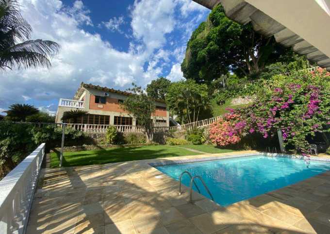 @casadonanna.angra casa com praia privativa, piscina e vista cinematográfica em Angra dos Reis.