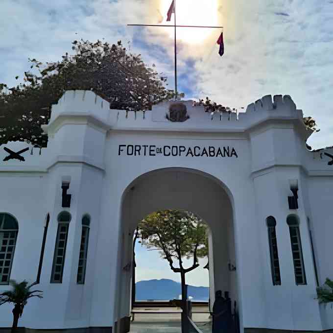 Praia de Copacabana: A poucos passos da areia