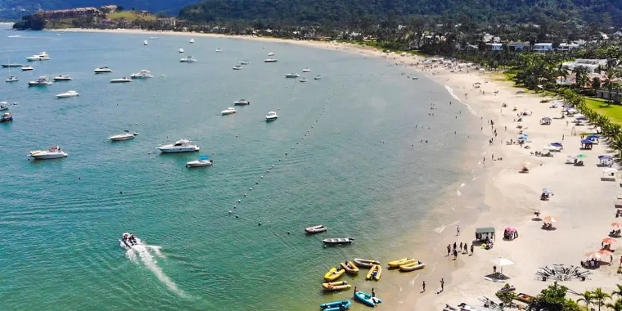 Praia de Tabatinga, uma das atrações de Caraguatatuba